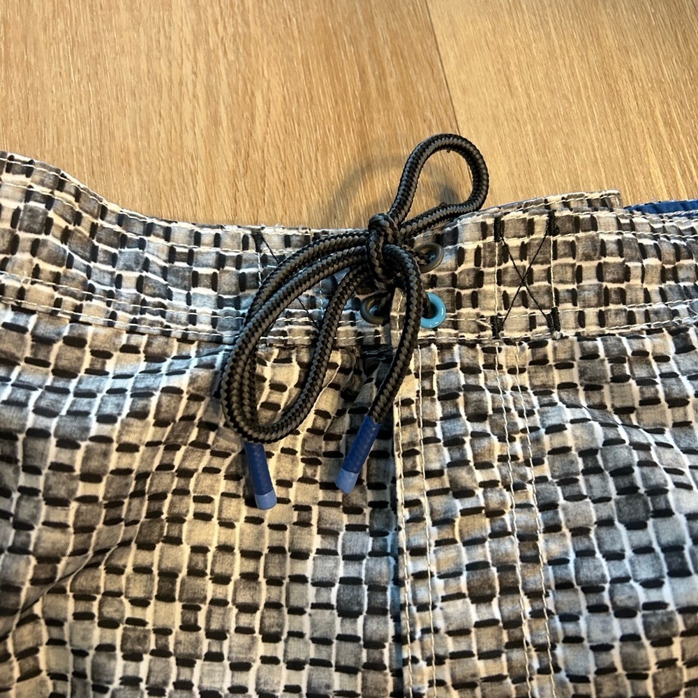 Men’s Tommy Bahama Baja Geo Wave board shorts gray/navy size XXL - Picture 3 of 8